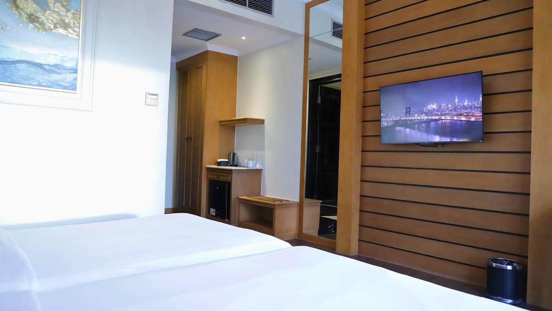 The Grantage Hotel & Sky Lounge Serpong Exterior foto